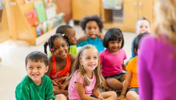 a preschool teacher teaching kids in a preschool classroom