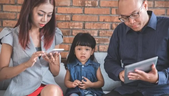 busy parents not bonding together