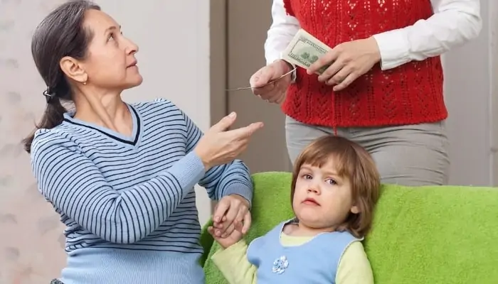 parent paying the nanny in cash