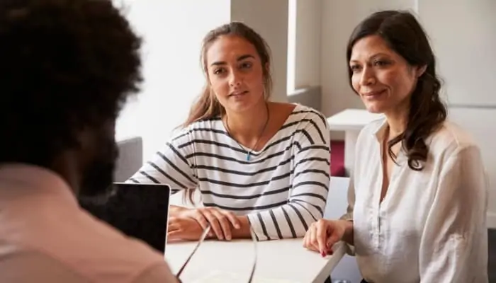 mom meeting daughters teacher