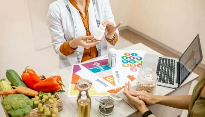 a registered dietitian with a patient