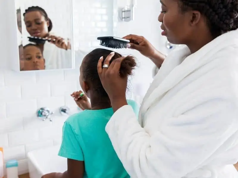 mom combing daughter