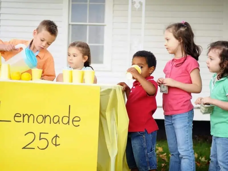 kids selling lemonade