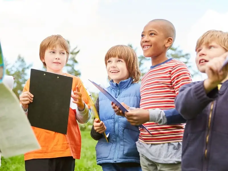 stock image - kids on scavenger hunt