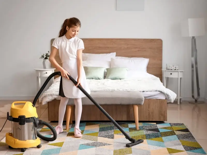 gril cleaning floor